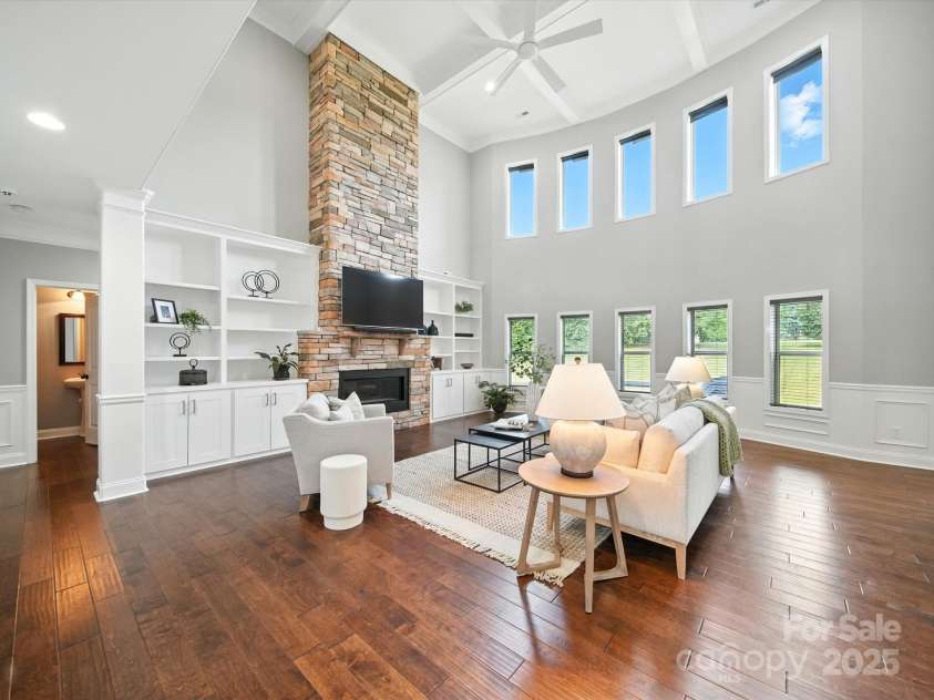 1402 Wynhurst Drive, Waxhaw, NC 28173.  MLS# CAR4290603, YatesRealty ID 32635. Stunning, light-filled family room!