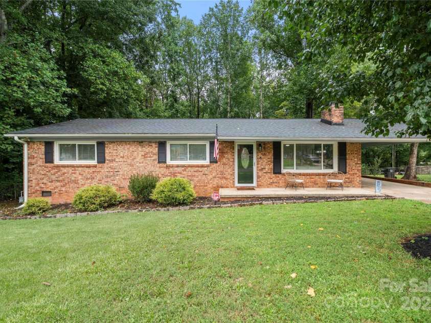 4416 Dawnwood Drive, Gastonia, NC 28056.  MLS# CAR4289964, YatesRealty ID 32637. 