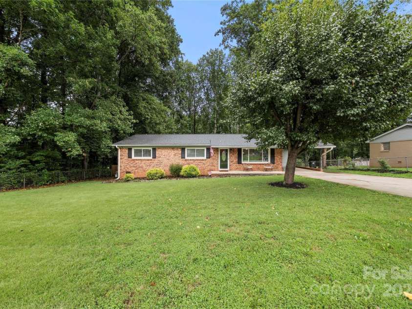 4416 Dawnwood Drive, Gastonia, NC 28056.  MLS# CAR4289964, YatesRealty ID 32637. 