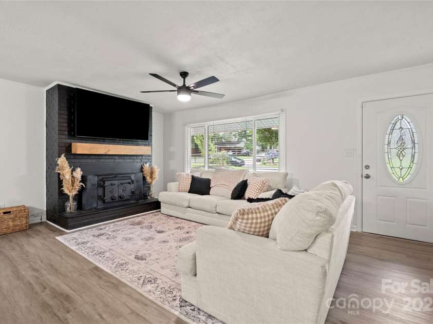 4416 Dawnwood Drive, Gastonia, NC 28056.  MLS# CAR4289964, YatesRealty ID 32637. 