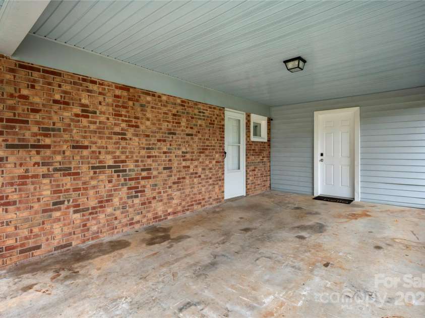 4416 Dawnwood Drive, Gastonia, NC 28056.  MLS# CAR4289964, YatesRealty ID 32637. 