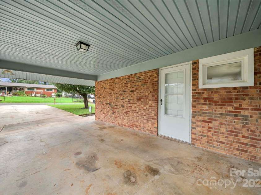 4416 Dawnwood Drive, Gastonia, NC 28056.  MLS# CAR4289964, YatesRealty ID 32637. 