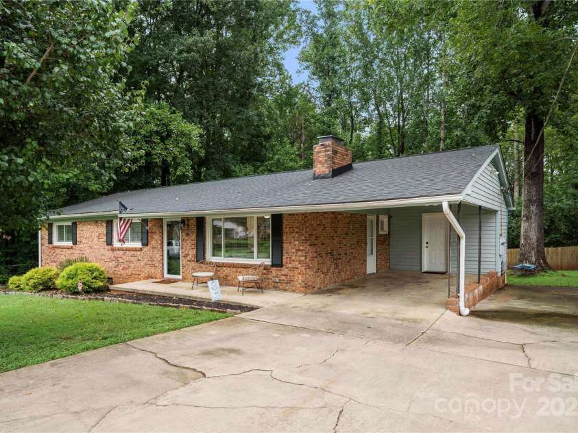 4416 Dawnwood Drive, Gastonia, NC 28056.  MLS# CAR4289964, YatesRealty ID 32637. 