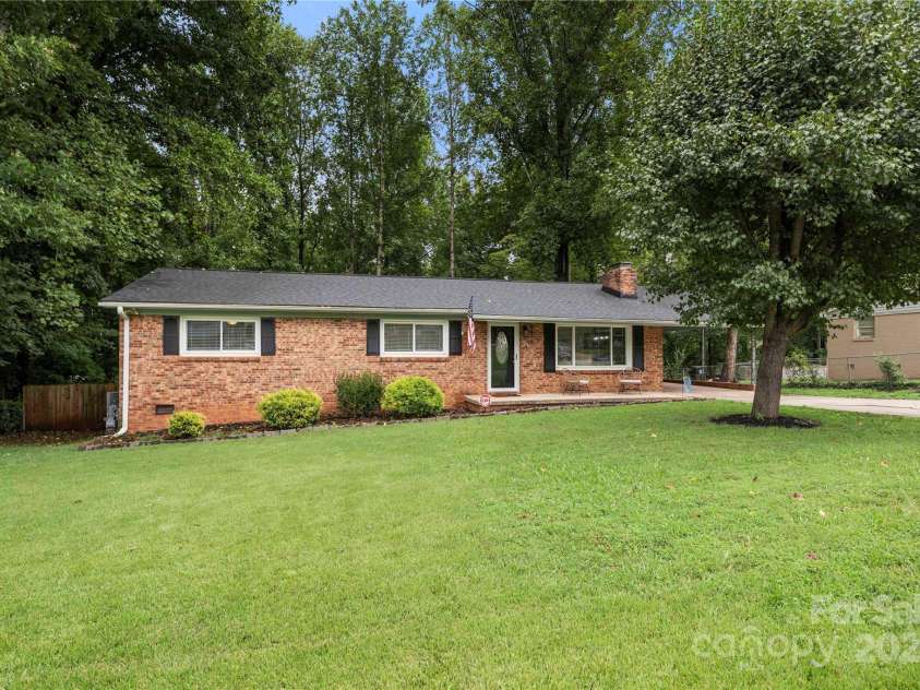 4416 Dawnwood Drive, Gastonia, NC 28056.  MLS# CAR4289964, YatesRealty ID 32637. 