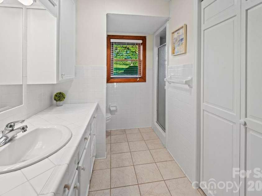 47209 Paradise Lane, Norwood, NC 28128.  MLS# CAR4385210, YatesRealty ID 32637. Main floor Full Bath
