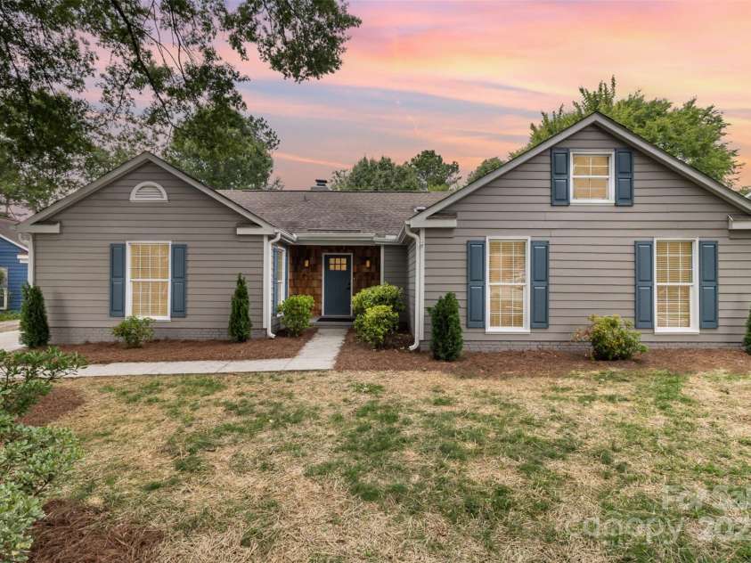 5234 Bellflower Lane, Charlotte, NC 28227.  MLS# CAR4275982, YatesRealty ID 32639. 
