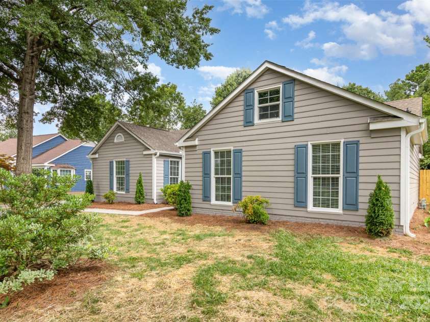 5234 Bellflower Lane, Charlotte, NC 28227.  MLS# CAR4275982, YatesRealty ID 32639. 