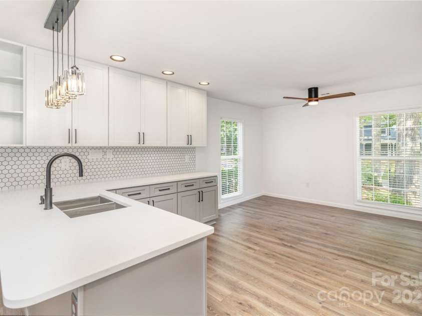 5234 Bellflower Lane, Charlotte, NC 28227.  MLS# CAR4275982, YatesRealty ID 32639. 