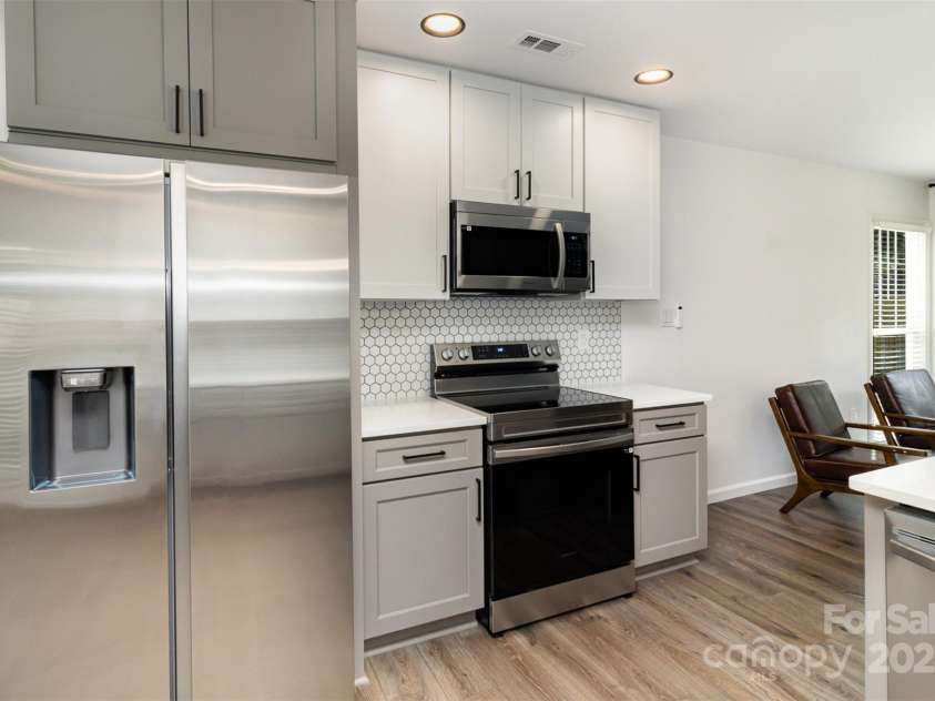 5234 Bellflower Lane, Charlotte, NC 28227.  MLS# CAR4275982, YatesRealty ID 32639. 
