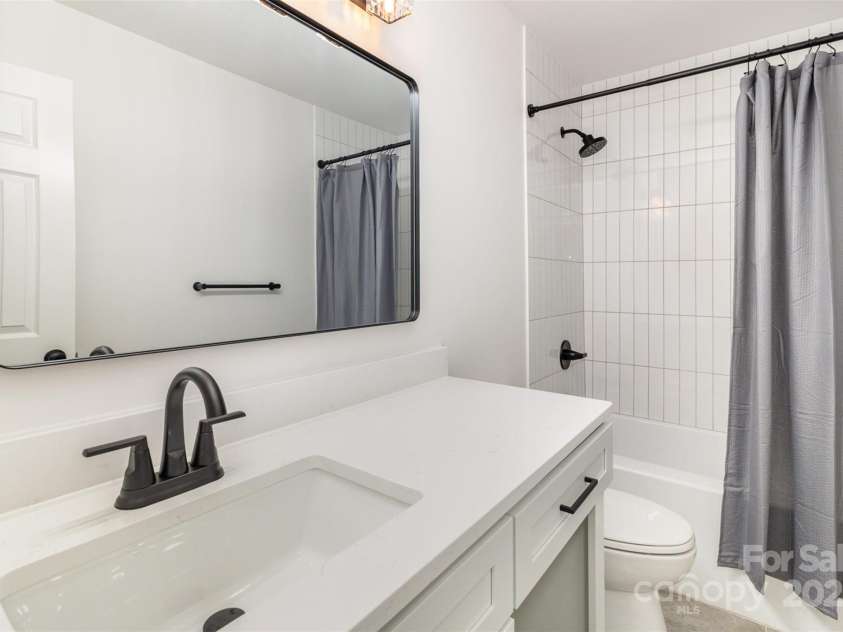 5234 Bellflower Lane, Charlotte, NC 28227.  MLS# CAR4275982, YatesRealty ID 32639. 