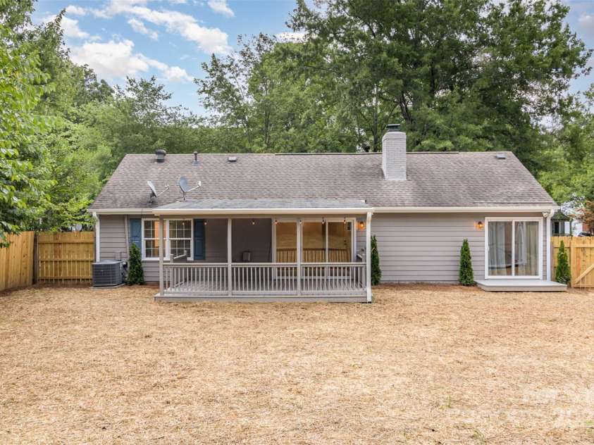 5234 Bellflower Lane, Charlotte, NC 28227.  MLS# CAR4275982, YatesRealty ID 32639. 