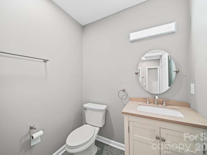 4913 Jones Street, Columbia, SC 29203.  MLS# CAR4336641, YatesRealty ID 3264. Bathroom View