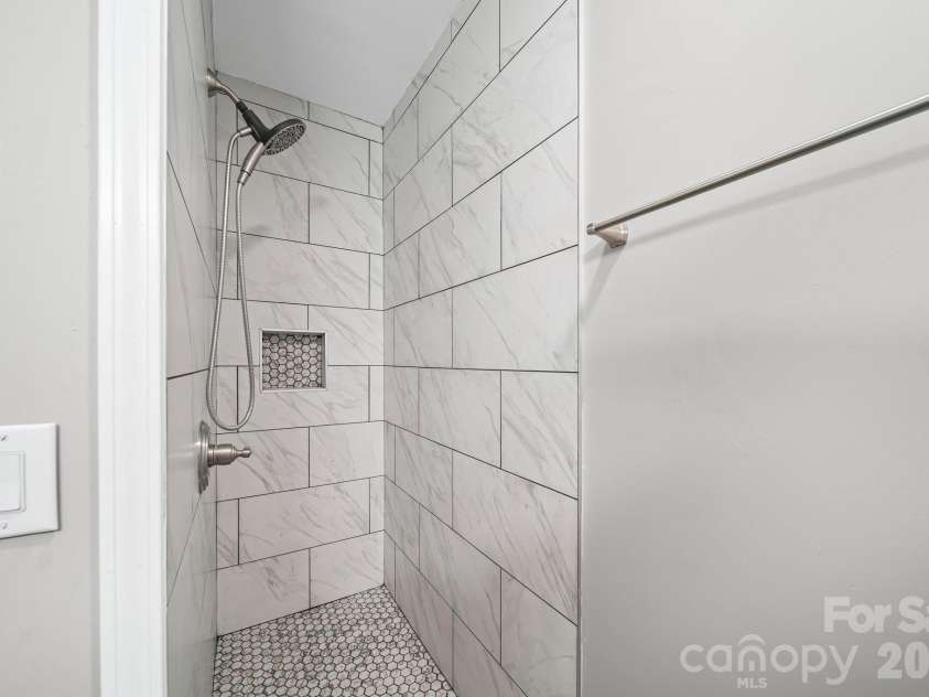 4913 Jones Street, Columbia, SC 29203.  MLS# CAR4336641, YatesRealty ID 3264. New Shower