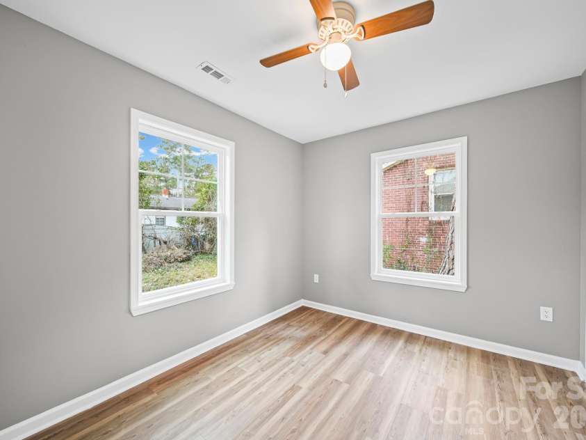 4913 Jones Street, Columbia, SC 29203.  MLS# CAR4336641, YatesRealty ID 3264. Secondary Bedroom 2