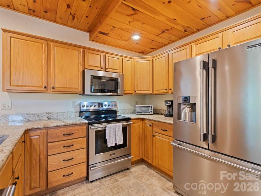 210 Tanner Trail, Waynesville, NC 28785.  MLS# CAR4396483, YatesRealty ID 32640. 