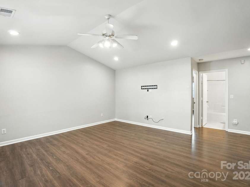 5911 Moose Lane, Charlotte, NC 28269.  MLS# CAR4289850, YatesRealty ID 32640. 