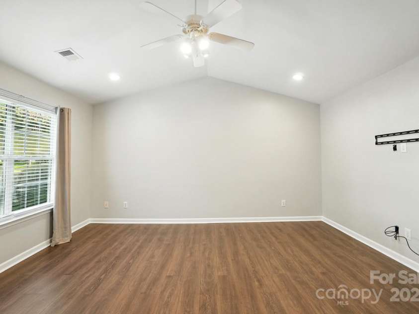5911 Moose Lane, Charlotte, NC 28269.  MLS# CAR4289850, YatesRealty ID 32640. 