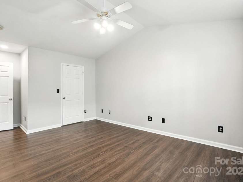 5911 Moose Lane, Charlotte, NC 28269.  MLS# CAR4289850, YatesRealty ID 32640. 