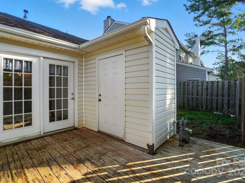 5911 Moose Lane, Charlotte, NC 28269.  MLS# CAR4289850, YatesRealty ID 32640. 