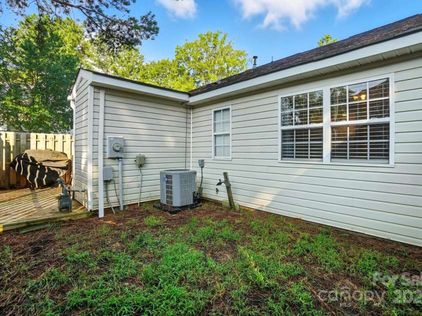 5911 Moose Lane, Charlotte, NC 28269.  MLS# CAR4289850, YatesRealty ID 32640. 