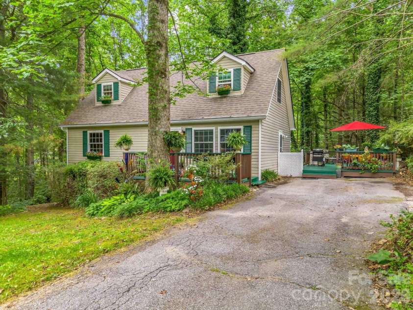 115 Cinnamon Way, Flat Rock, NC 28731.  MLS# CAR4391991, YatesRealty ID 32641. 