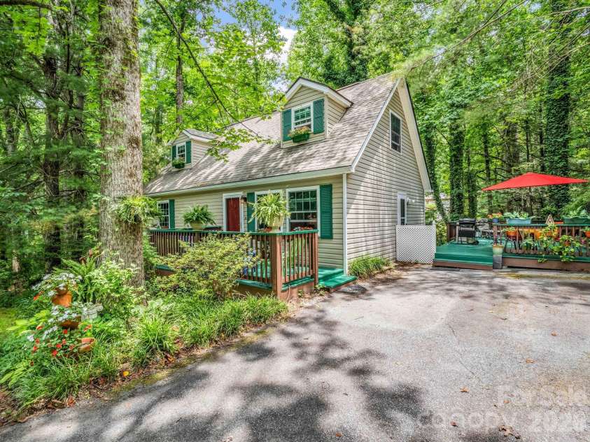 115 Cinnamon Way, Flat Rock, NC 28731.  MLS# CAR4391991, YatesRealty ID 32641. 