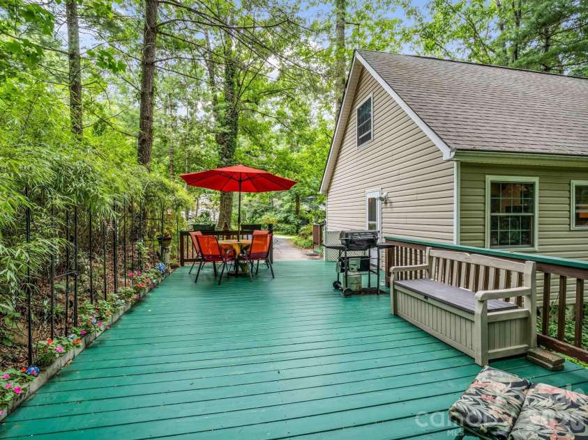 115 Cinnamon Way, Flat Rock, NC 28731.  MLS# CAR4391991, YatesRealty ID 32641. 