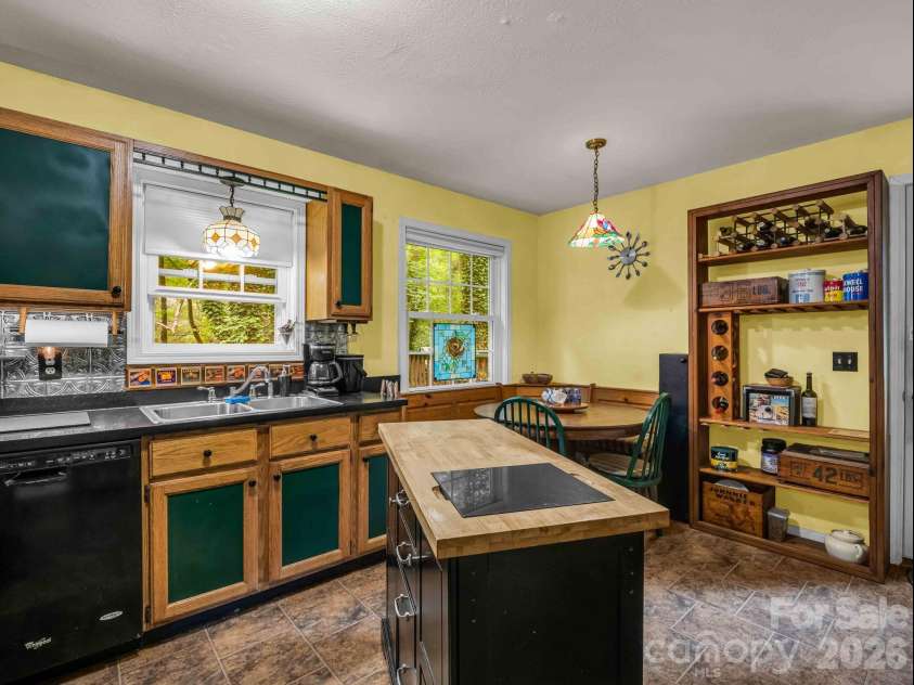 115 Cinnamon Way, Flat Rock, NC 28731.  MLS# CAR4391991, YatesRealty ID 32641. 