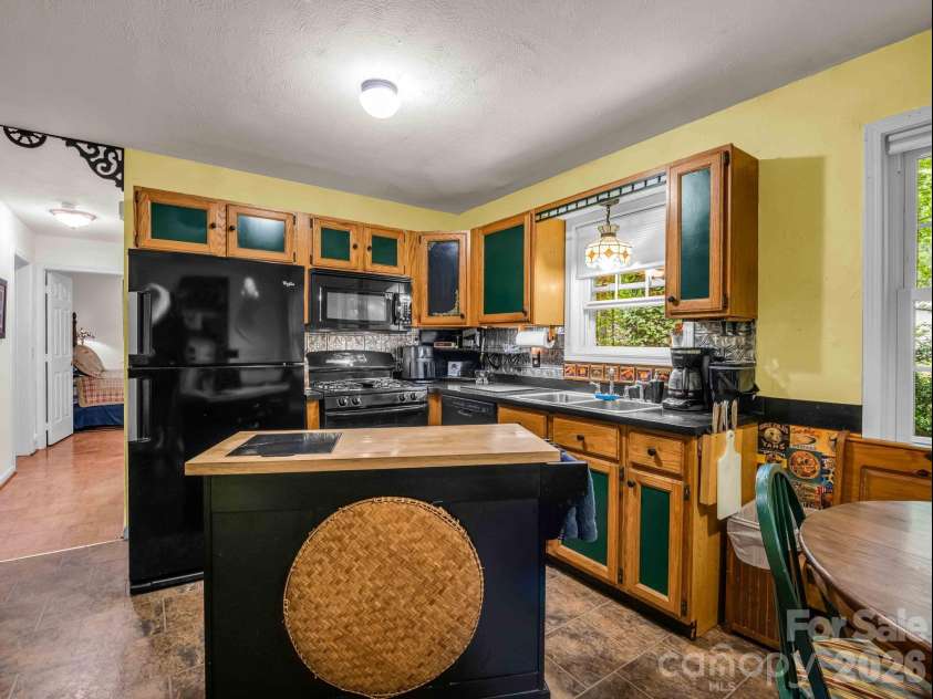 115 Cinnamon Way, Flat Rock, NC 28731.  MLS# CAR4391991, YatesRealty ID 32641. 
