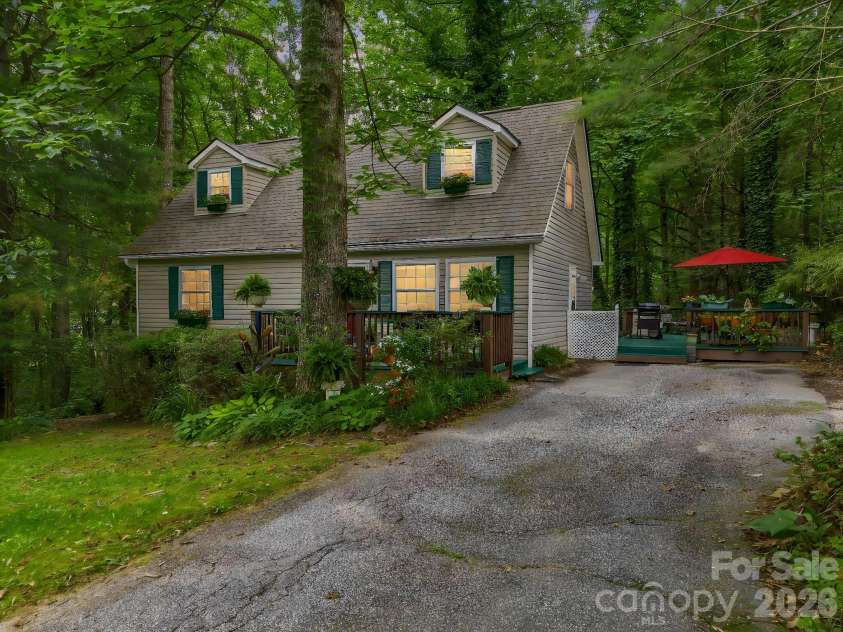 115 Cinnamon Way, Flat Rock, NC 28731.  MLS# CAR4391991, YatesRealty ID 32641. 