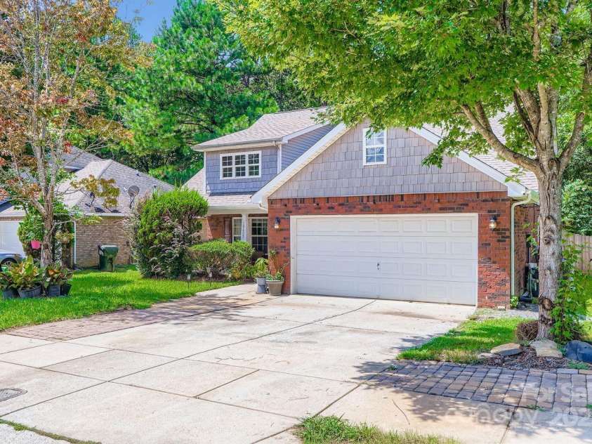 10605 Turkey Point Drive, Charlotte, NC 28214.  MLS# CAR4291887, YatesRealty ID 32642. 