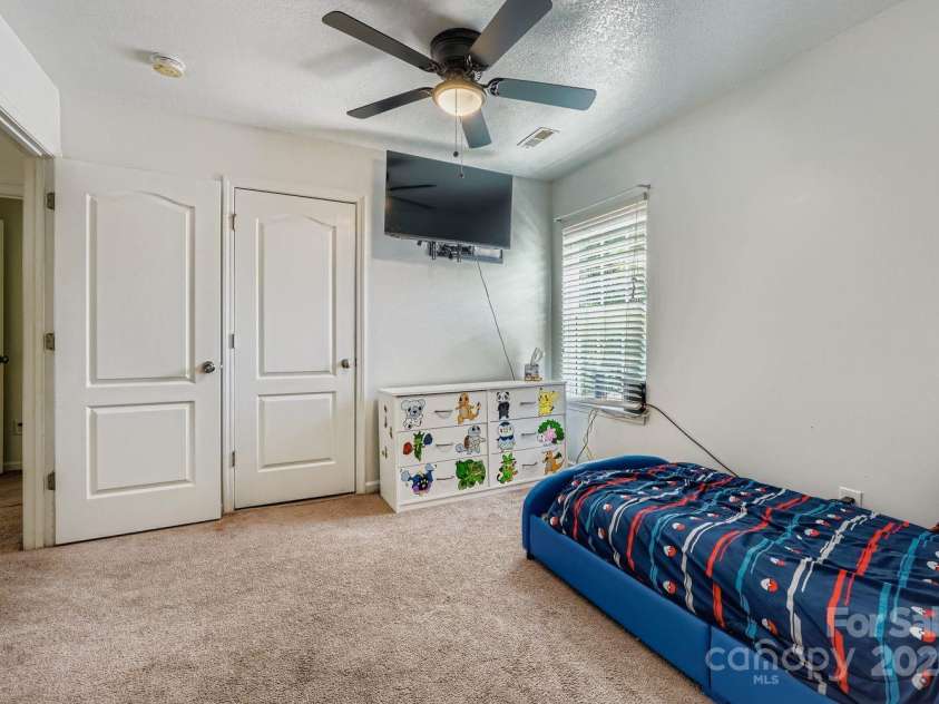 10605 Turkey Point Drive, Charlotte, NC 28214.  MLS# CAR4291887, YatesRealty ID 32642. BR 2 Upper Level