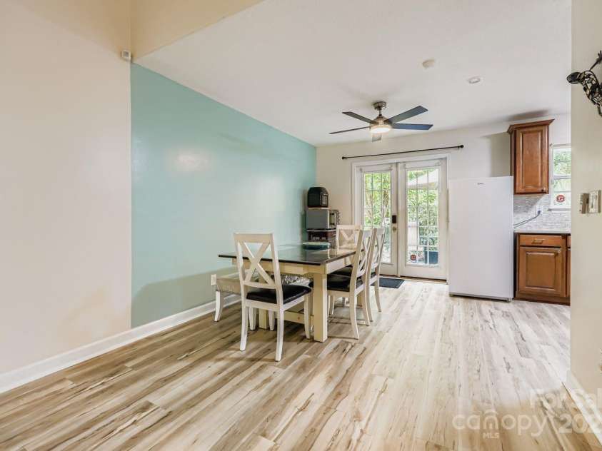 10605 Turkey Point Drive, Charlotte, NC 28214.  MLS# CAR4291887, YatesRealty ID 32642. Dining Area
