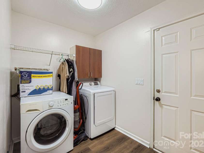 10605 Turkey Point Drive, Charlotte, NC 28214.  MLS# CAR4291887, YatesRealty ID 32642. Laundry main level