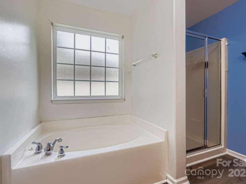 10605 Turkey Point Drive, Charlotte, NC 28214.  MLS# CAR4291887, YatesRealty ID 32642. Primary Bathroom