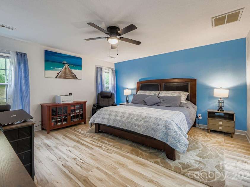 10605 Turkey Point Drive, Charlotte, NC 28214.  MLS# CAR4291887, YatesRealty ID 32642. Primary Bedroom main level