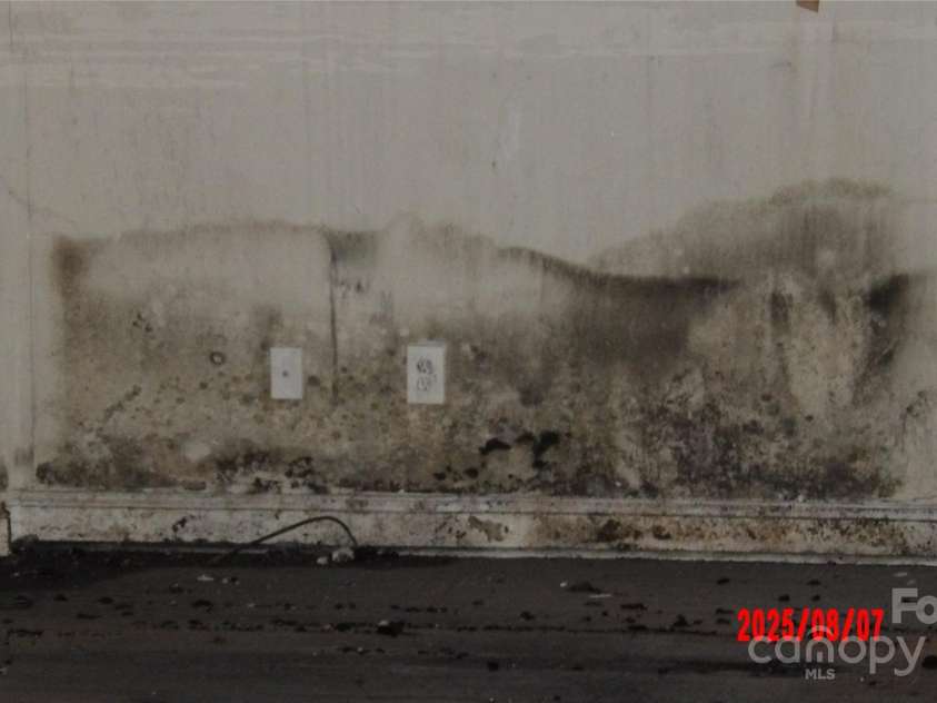 925 Loganberry Lane, York, SC 29745.  MLS# CAR4290961, YatesRealty ID 32643. Living Room