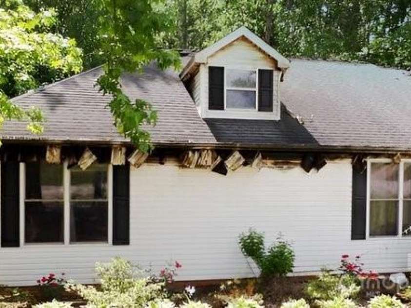 925 Loganberry Lane, York, SC 29745.  MLS# CAR4290961, YatesRealty ID 32643. Right Side