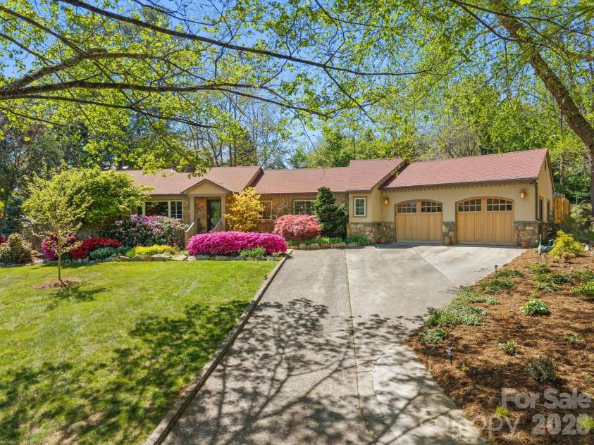 43 Martindale Road, Asheville, NC 28804.  MLS# CAR4393103, YatesRealty ID 32644. 
