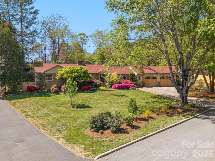 43 Martindale Road, Asheville, NC 28804.  MLS# CAR4393103, YatesRealty ID 32644. 