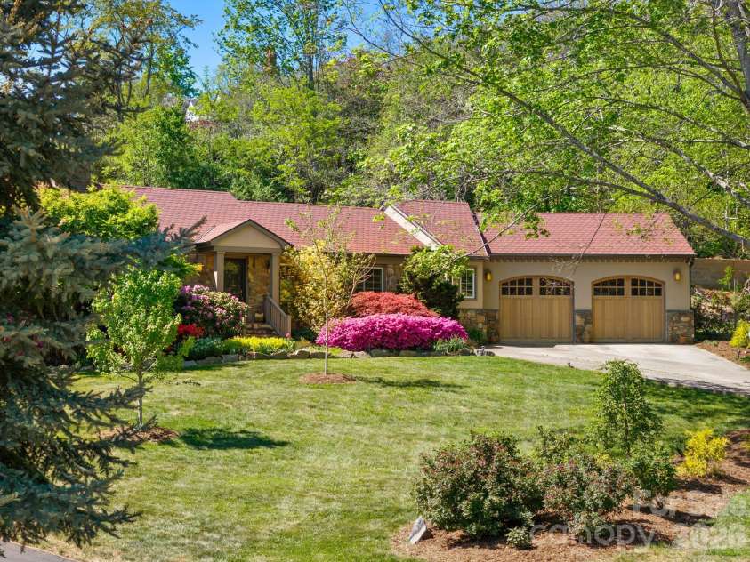 43 Martindale Road, Asheville, NC 28804.  MLS# CAR4393103, YatesRealty ID 32644. 