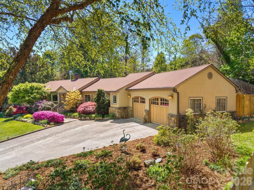 43 Martindale Road, Asheville, NC 28804.  MLS# CAR4393103, YatesRealty ID 32644. 