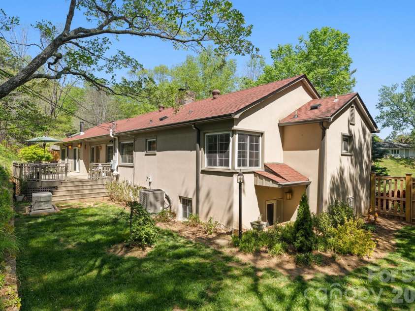 43 Martindale Road, Asheville, NC 28804.  MLS# CAR4393103, YatesRealty ID 32644. 