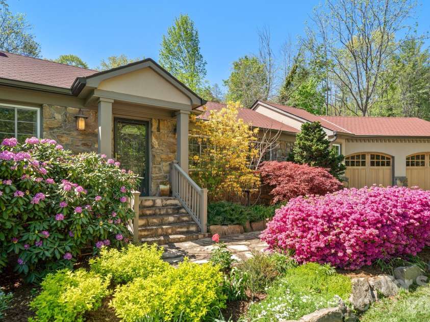 43 Martindale Road, Asheville, NC 28804.  MLS# CAR4393103, YatesRealty ID 32644. 