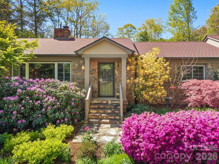 43 Martindale Road, Asheville, NC 28804.  MLS# CAR4393103, YatesRealty ID 32644. 