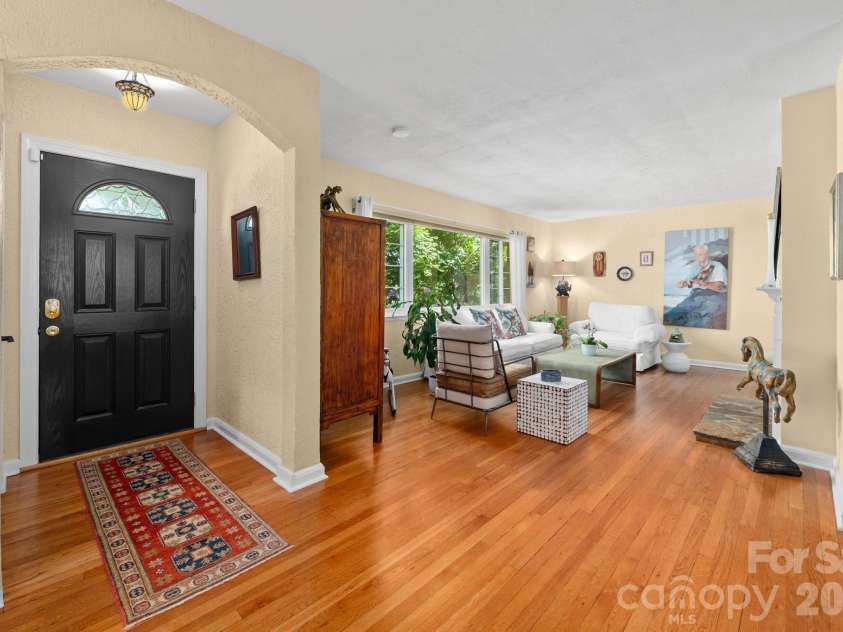 43 Martindale Road, Asheville, NC 28804.  MLS# CAR4393103, YatesRealty ID 32644. 