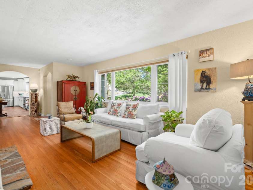 43 Martindale Road, Asheville, NC 28804.  MLS# CAR4393103, YatesRealty ID 32644. 