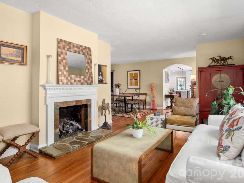 43 Martindale Road, Asheville, NC 28804.  MLS# CAR4393103, YatesRealty ID 32644. 