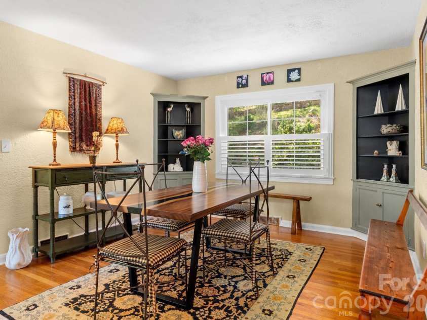 43 Martindale Road, Asheville, NC 28804.  MLS# CAR4393103, YatesRealty ID 32644. 