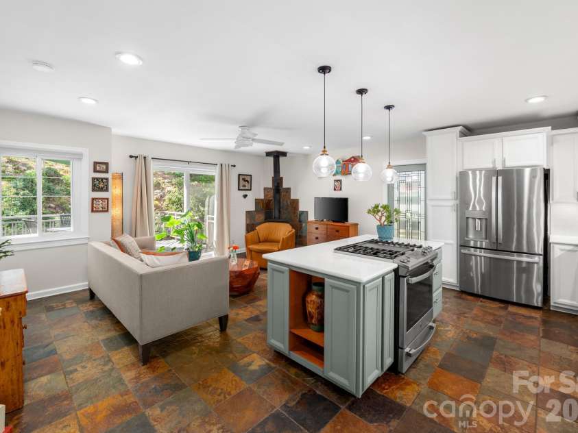 43 Martindale Road, Asheville, NC 28804.  MLS# CAR4393103, YatesRealty ID 32644. 